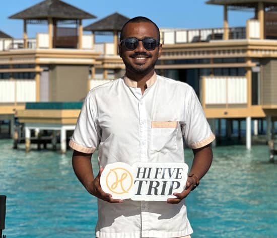 Local Asia Tour Guide of Hi Five Trip